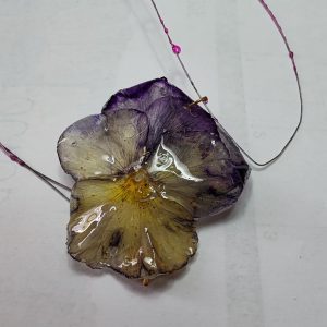 Pendentif Pensée  violet /jaune