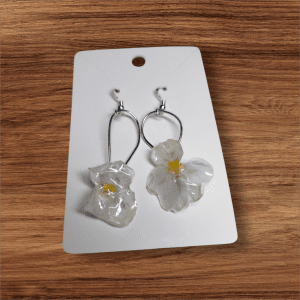 Boucle D'Oreille pendante de Fleur Pensée Blanche