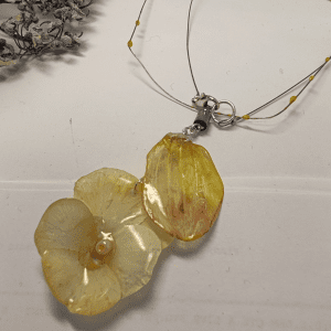 Pendentif de fleur de Pensée et pétale de lys