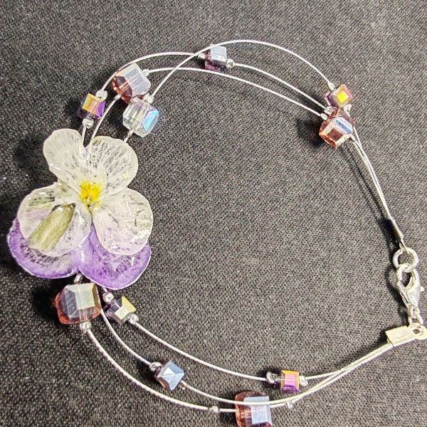 Bracelet de Perle et Fleur Pensée – Image 3