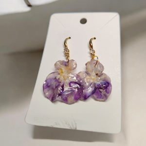 Boucle d'oreille Pensé mauve clair