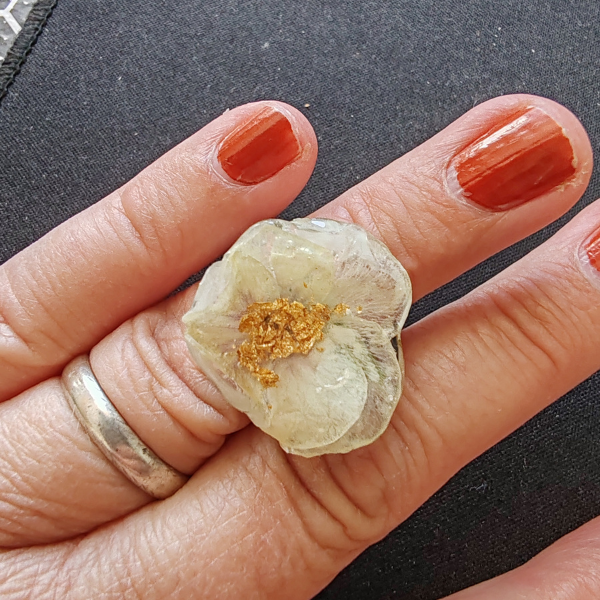 Bague de fleur de Pensé